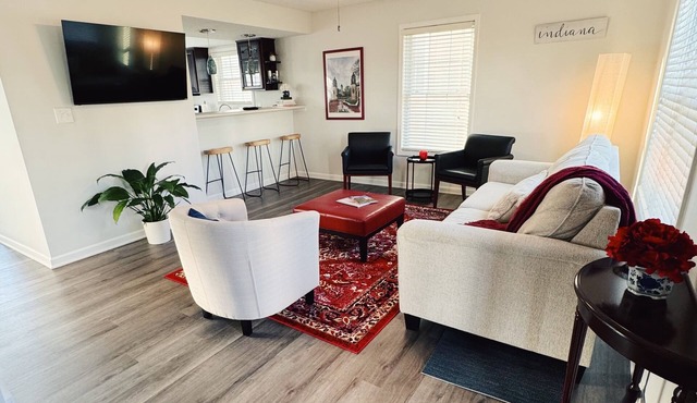 3 BR Townhouse with Great layout >IU