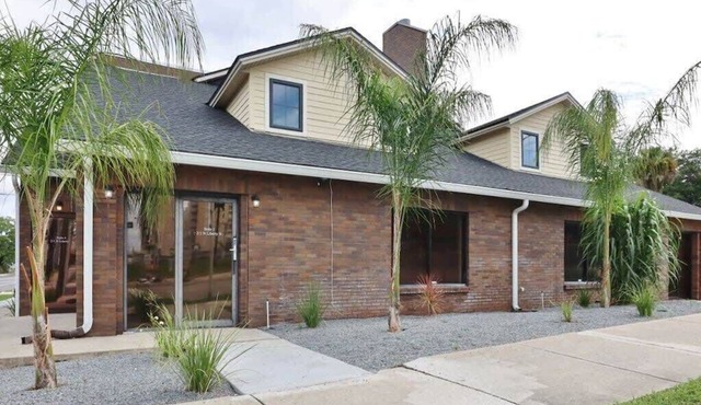 3 BR Urban Hideaway - Steps from Daily's/TIAA Fld!