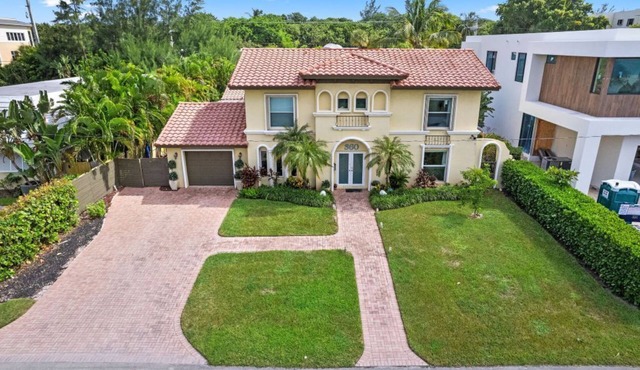3 br Villa - 1 minute from the beach