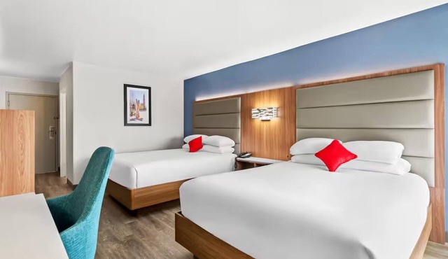 3 Bright Rooms w/Desk & Indoor Heated Pool - Close to Cheyenne Attractions