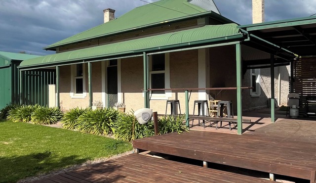 3 Brm Stone Home & large yard