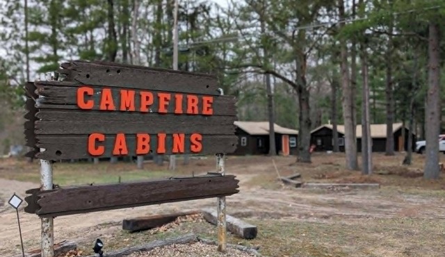 3-Cabin Retreat Hot Tub Firepits Sleeps 13 - Entire property