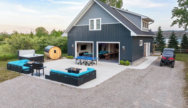 3 CABINS + BARDOMINIUM/HOT TUB/SAUNA/6 BEDROOMS