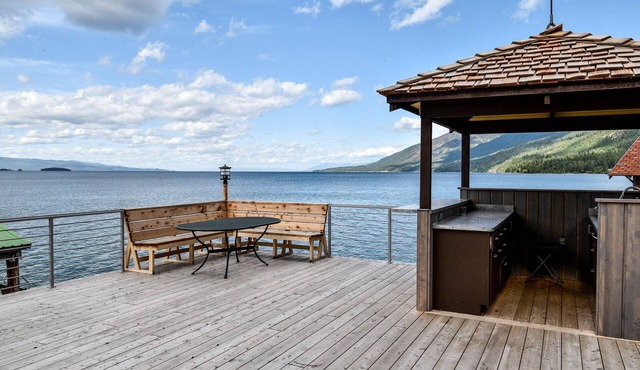 3 Cabins On The Shore Of Flathead Lake In Skidoo Bay