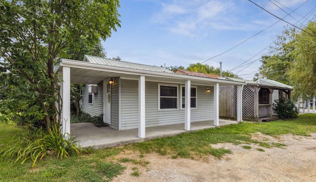 3 Charming Cottages on GOTL Strip - Sleeps 10