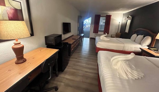 3 Charming Rooms | Free Breakfast & Parking | Fun & Parks Nearby