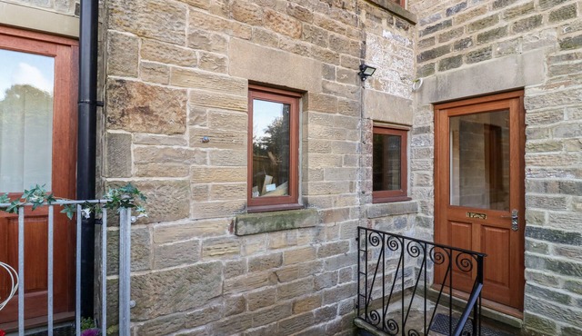 3 CHEWS COTTAGE, family friendly, with a garden in Pateley Bridge