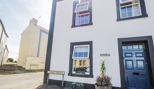 3 CLARKS TERRACE, pet friendly, country holiday cottage in Allonby