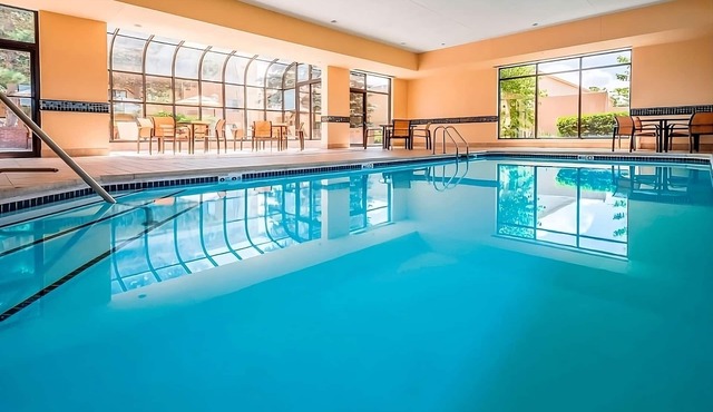 3 Comfortable Units With Swimming Pool and Free Parking, Bring Your Pets!