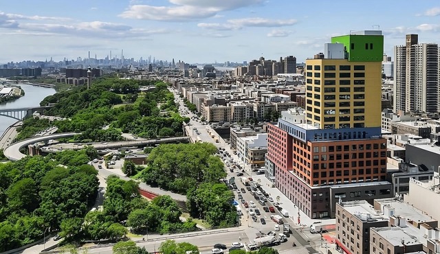 3 Convenient Queen Rooms at Radio Hotel New York, Short Drive to Wave Hill!