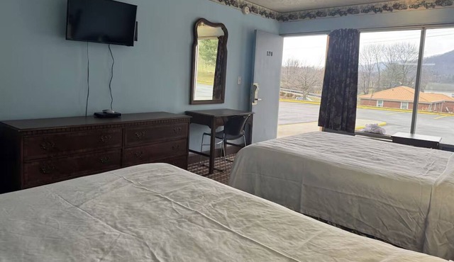 3 Convenient Rooms with 2 Full Beds + Microwave Near Popular Tazewell Attraction