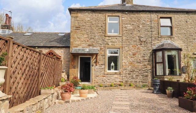 3 COWPER PLACE, pet friendly, with a garden in Chatburn