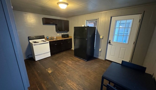 3- Cozy Private Apartment .6mi to High St/Bus route
