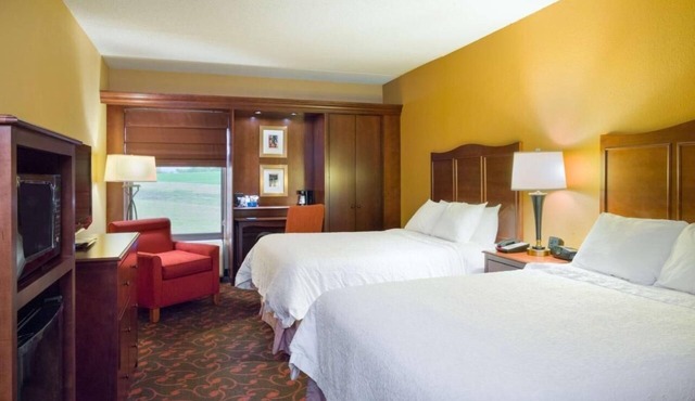 3 Cozy Rooms with Free Breakfast – Ideal Location for Military Family Visits