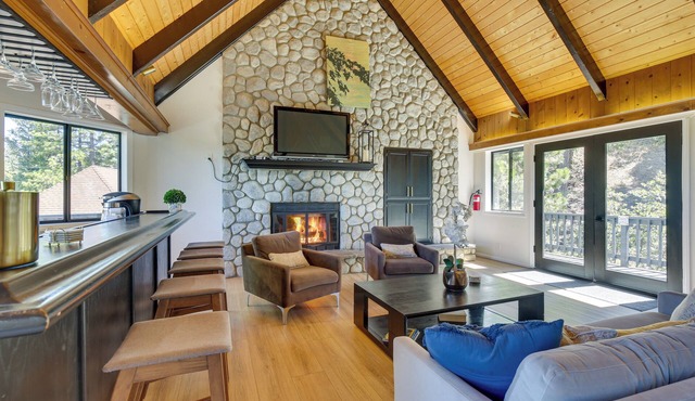 3 Decks, Game Room + Views: Lake Arrowhead Home!