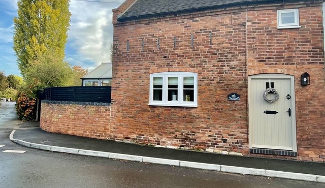 3 double bed Cottage in beautiful village on the Staffordshire/Derbyshire border
