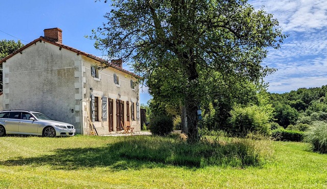 3 double bed house - unspoilt valley views & 10 minutes walk to town