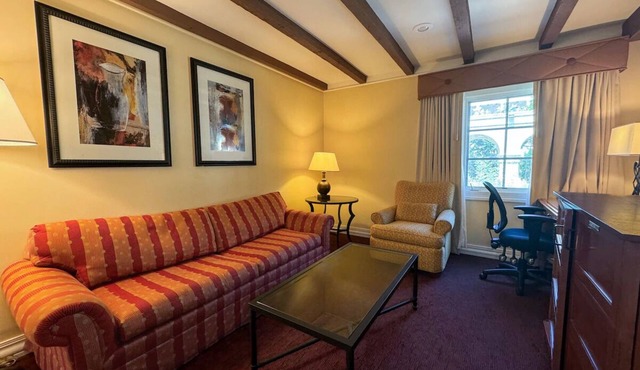 3 Double Suites w/Pools & Hot Tub Near Downtown Laredo