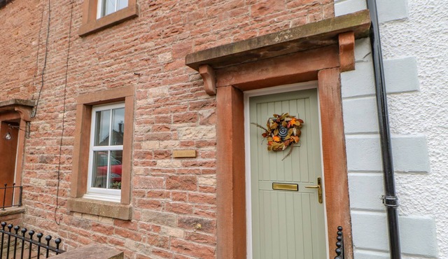 3 EDEN VIEW, pet friendly, character holiday cottage in Lazonby