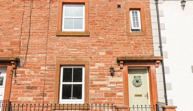 3 EDEN VIEW, pet friendly, character holiday cottage in Lazonby