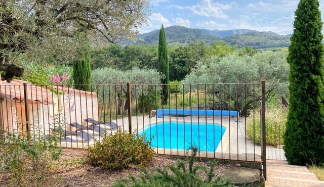 3 épis gite in Provence with air conditioning and private swimming pool not overlooked