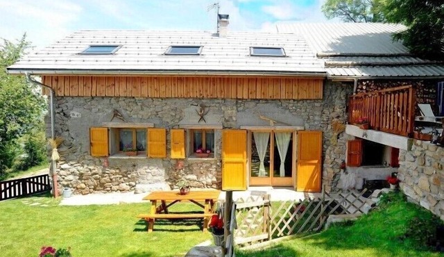 3 epis lodging in Theus. Renovated farmhouse, heart of Serre-Ponçon Country