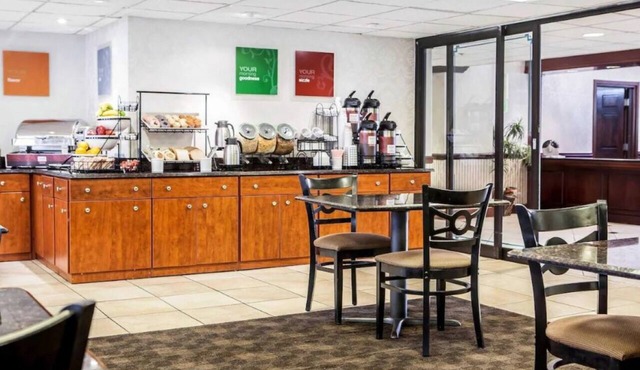 3 Family-Friendly Hotels with Free Breakfast & Seasonal Pool Near Downtown