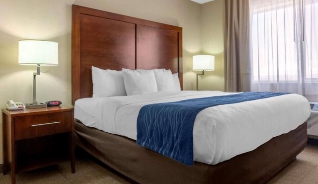 3 Family-Friendly Rooms Near Downtown Attractions w/Free Breakfast