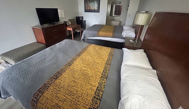 3 Family-Friendly Rooms near DeMoulin Museum—1.8miles away | Free Parking