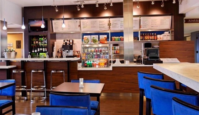 3 Family-Friendly Stay Near Houston's Top Attractions - Downtown Aquarium
