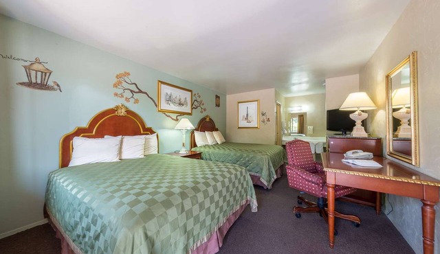 3 Family-Friendly Rooms w/Free Parking | Junction Golf Club - 2.5 miles