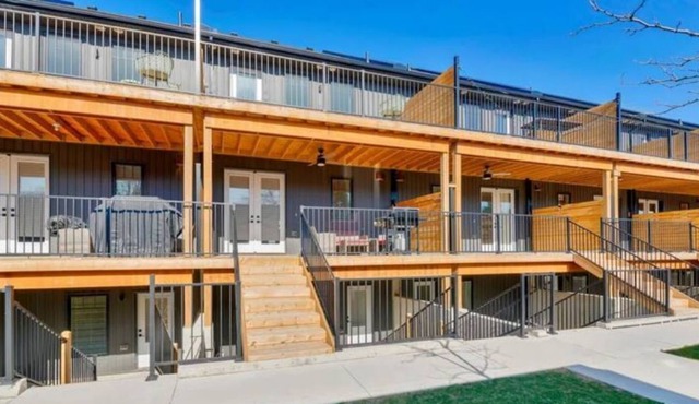 3 Floor Apartment with Private Hot Tub & Sauna