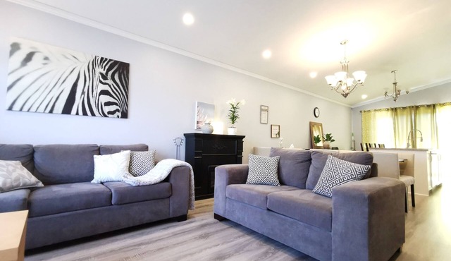 3 free parking,15 mins to old Montreal port(Pet Friendly)