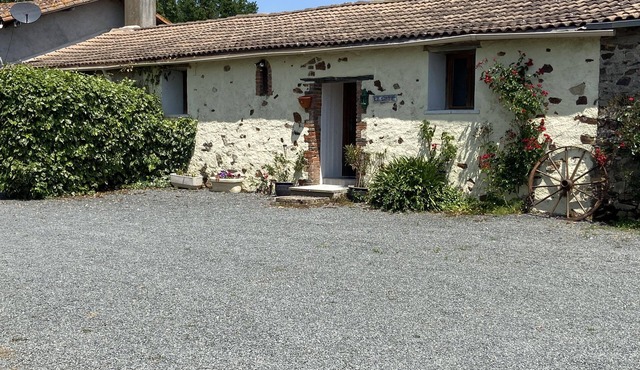 3* GITE IN LOIRE. Tranquil setting in the beautiful countryside
