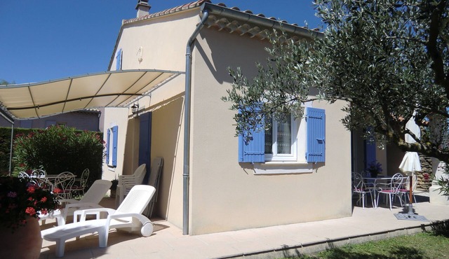3* gîte in Provence- private fenced garden, quiet with swimming pool near Grignan