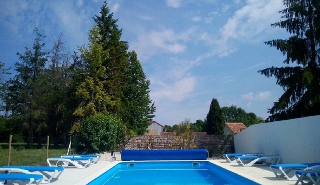 3 gites which can accommodate up to 16 with private pool, near Chef Boutonne