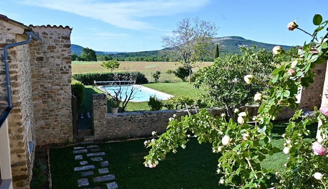 3* gites with swimming pool - Luberon