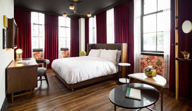 3 Great Units for Groups, Minutes to St. Lawrence Market and Hockey Hall of Fame