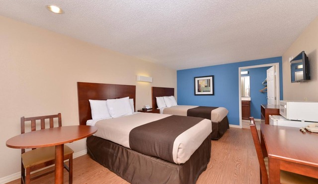 3 Group-Stay Friendly Rooms in St. Clairsville | Free Parking & Breakfast