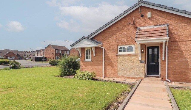 3 HAWK PLACE, pet friendly, with hot tub in Whitehaven