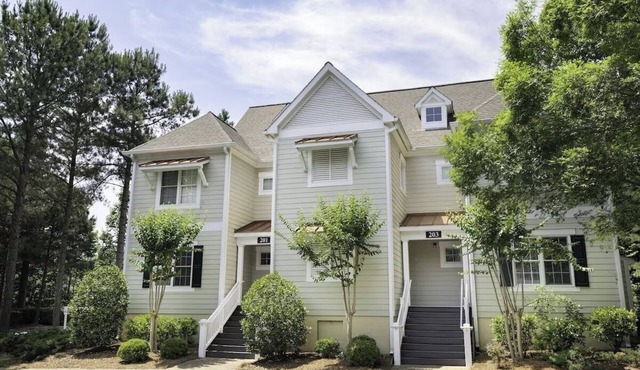 3 High-End Villas w/Plush Bedding + Full Kitchen in Peaceful Setting
