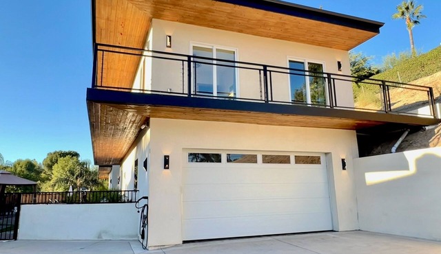 3-Home Private Compound w/Pool, Spa & Game Room!