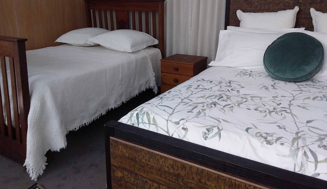 3 Horseshoes Studio at Hobreid Park