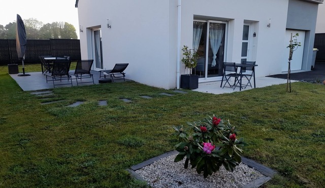 3* HOUSE WITH GARDEN AND TERRACE (sleeps 8) in Pont-L'Abbe