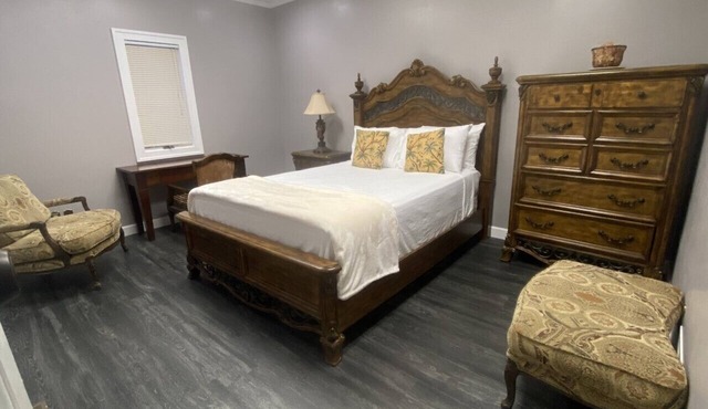 3 HUGE BEDROOMS-SAVE COST