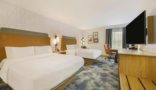 3 Huntsville Rooms w/Seasonal Outdoor Pool, Free Parking & Breakfast