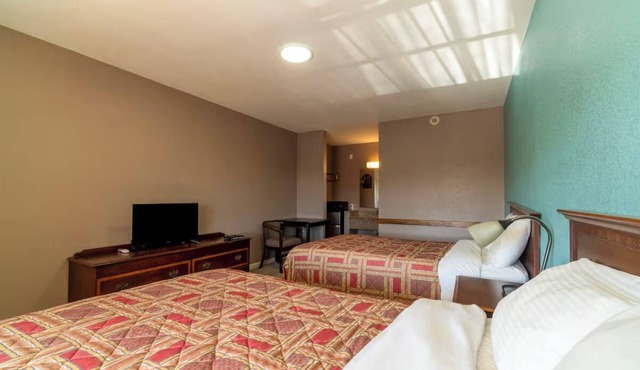 3 Inviting Rooms Conveniently Located Near Restaurants & Shops
