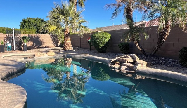 ☀️3 King Bed Desert Oasis, Newly Renovated,outdoor Shower, and TV. FREE POOL HEAT