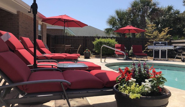 3 KING BEDS, 4BR,2 FULL BATHS, PRIVATE HEATED POOL, WALK TO PRIVATE BEACH