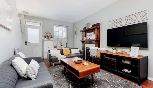 3 King Beds/Charm in Historic STL by StayStlouis